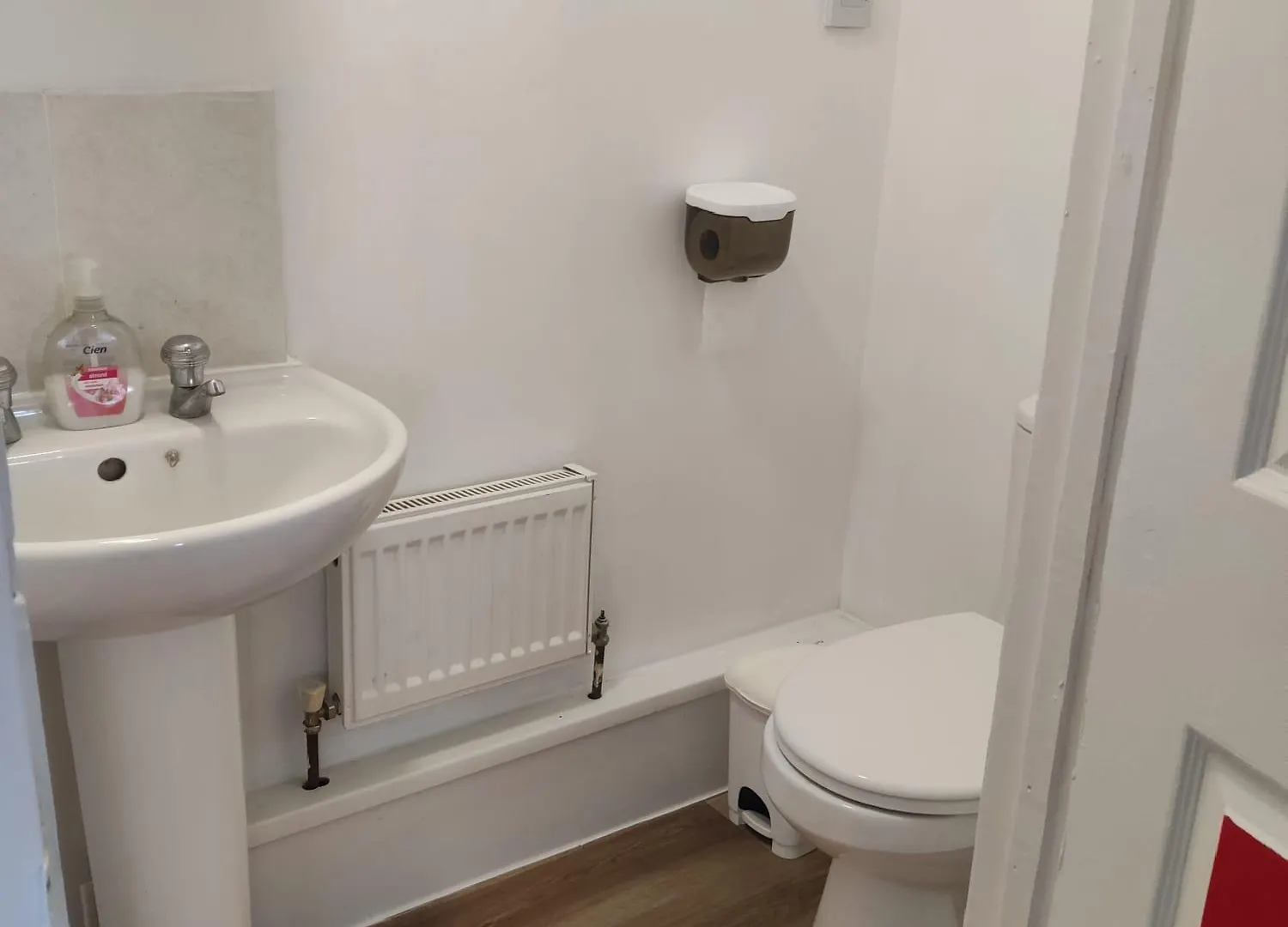 Captivating 3-Bed Apartment In Romford 0*,