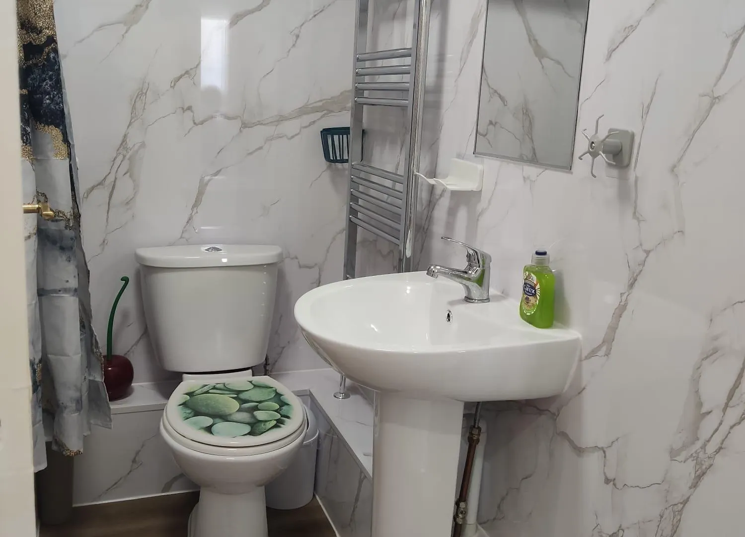 Captivating 3-Bed Apartment In Romford