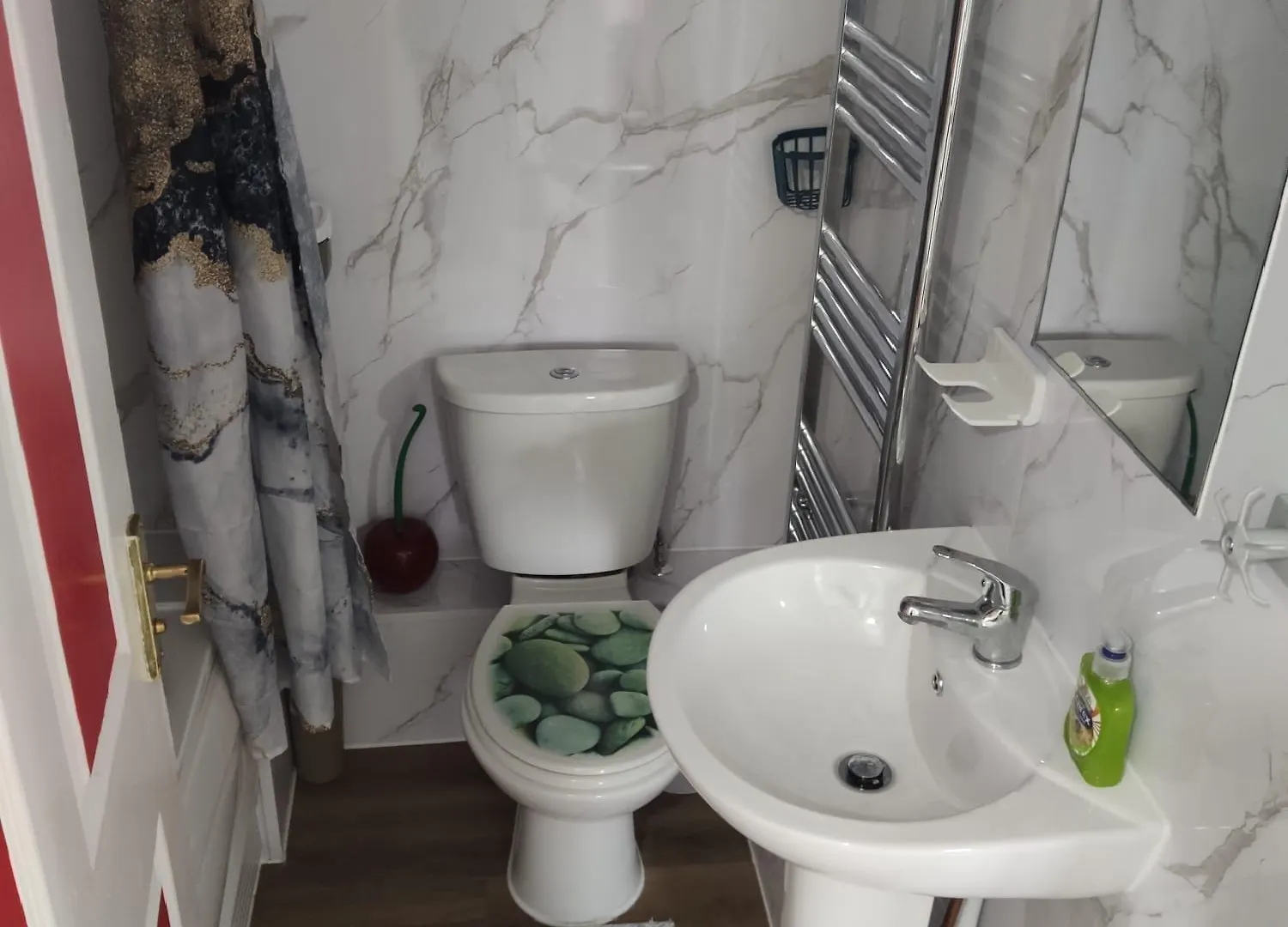 Captivating 3-Bed Apartment In Romford