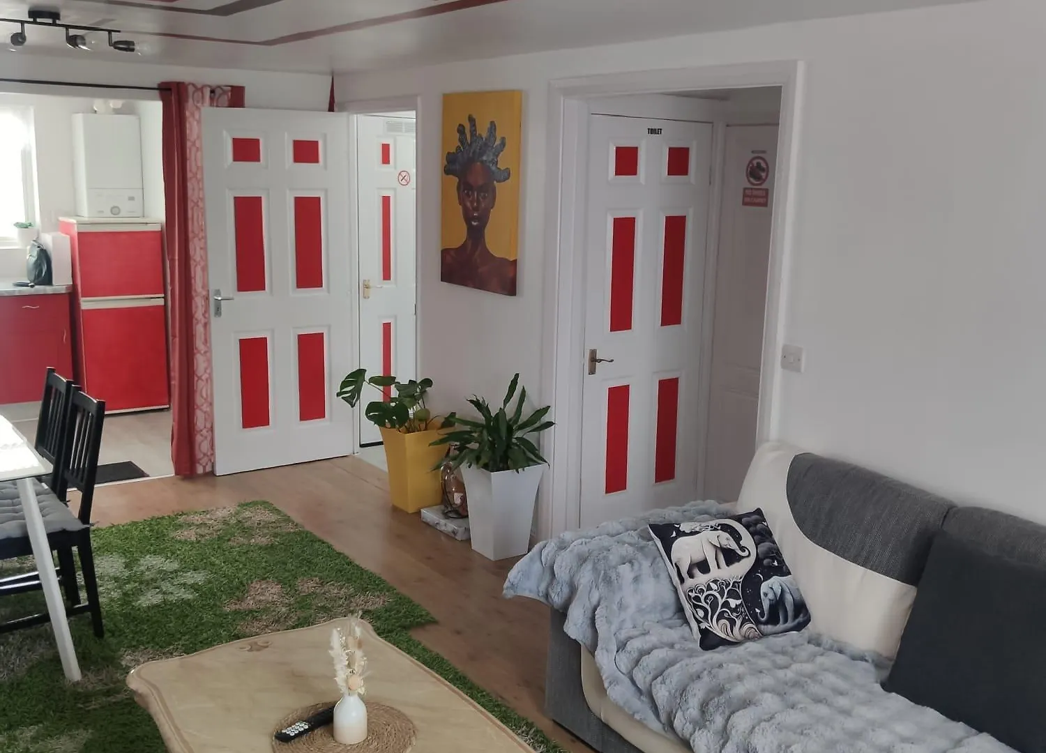 Captivating 3-Bed Apartment In Romford