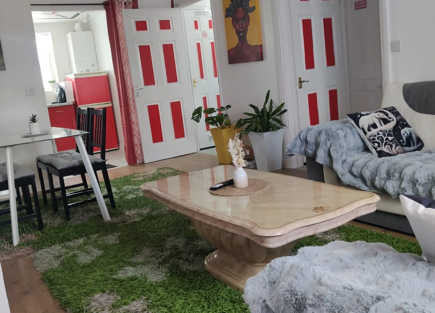 Captivating 3-Bed Apartment In Romford