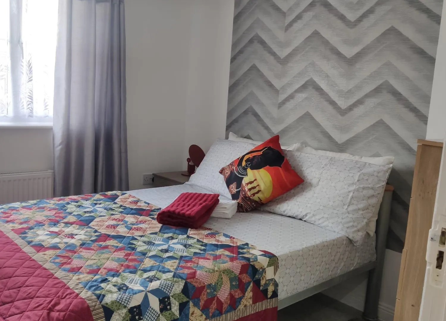 Captivating 3-Bed Apartment In Romford