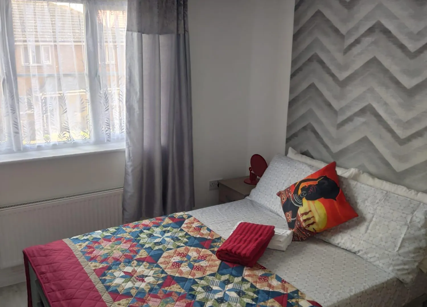 Captivating 3-Bed Apartment In Romford 0*,