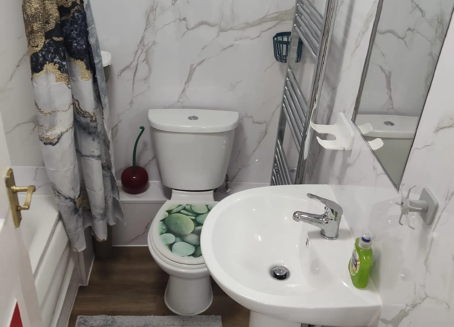 Captivating 3-Bed Apartment In Romford