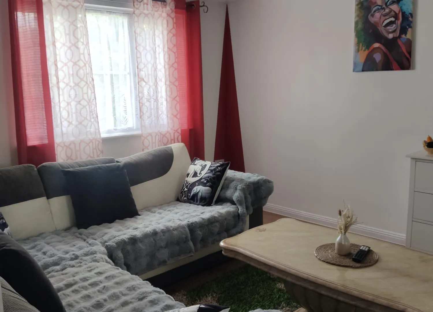 Captivating 3-Bed Apartment In Romford